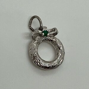 Vtg 925 Sterling Silver Christmas Wreath w Green Stone Charm / Pendant